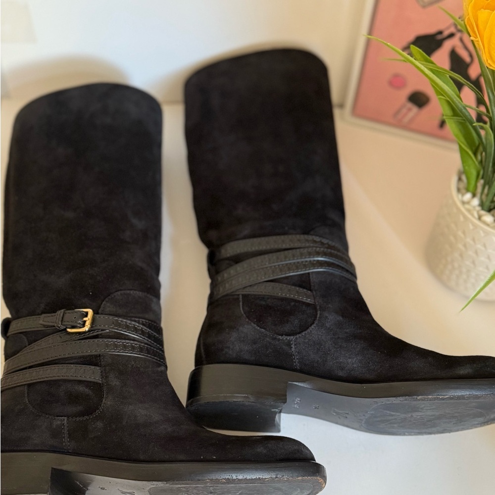 Louis Vuitton Crossroad Suede Black Boots 🌟 - Picture 10 of 14